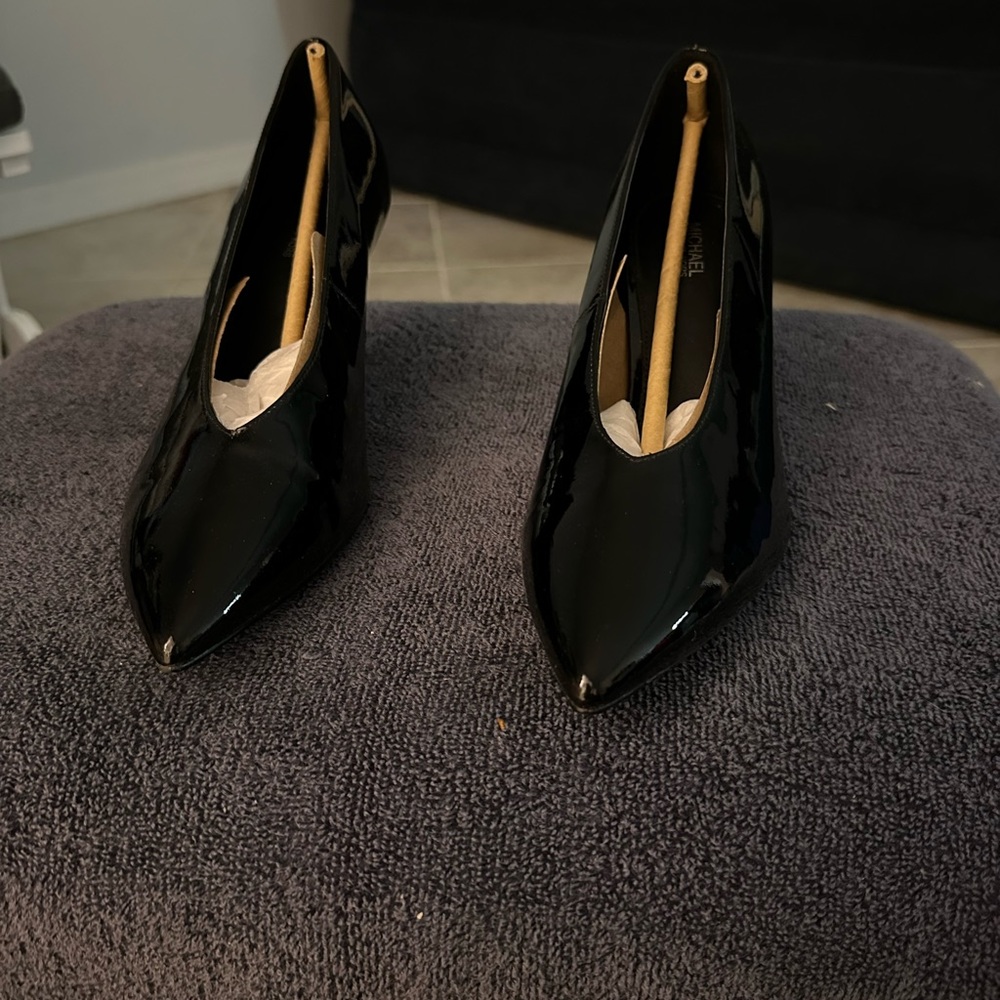 Michael Kors Black Patent Leather Heels Women’s Size 7.5